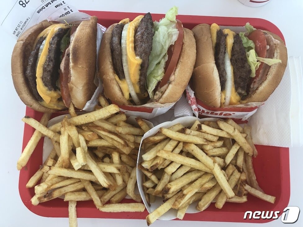 본문 이미지 - 인앤아웃 버거의 가장 유명한 메뉴 '더블더블' ⓒ News1 박영주 통신원