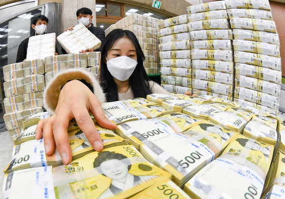 손주 추석 용돈도 증여세?…2000만원까지 공제, 주식 사면 달라진다
