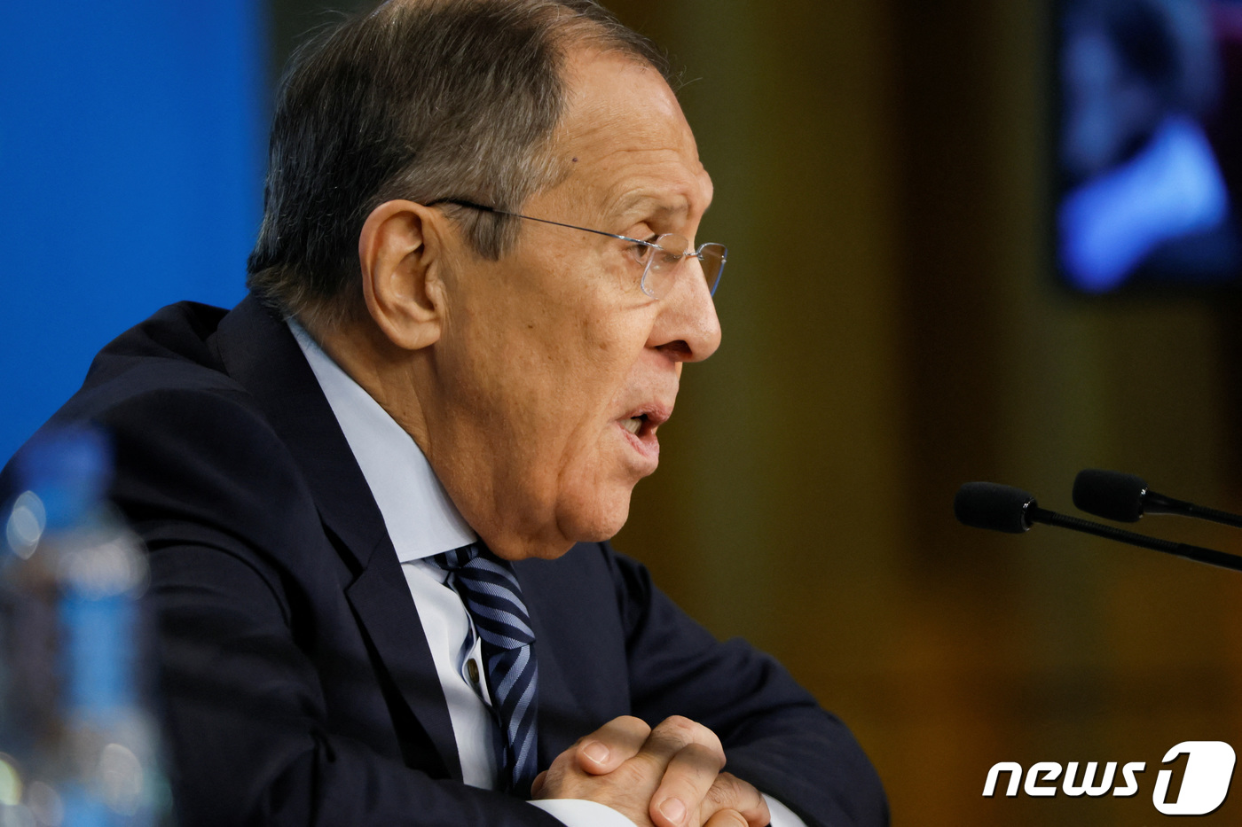 (로이터=뉴스1) 정윤영 기자 = 세르게이 라브로프 러시아 외무장관이 18일(현지시간) 러시아 모스크바에서 연례 기자회견을 진행하고 있다.ⓒ 로이터=뉴스1