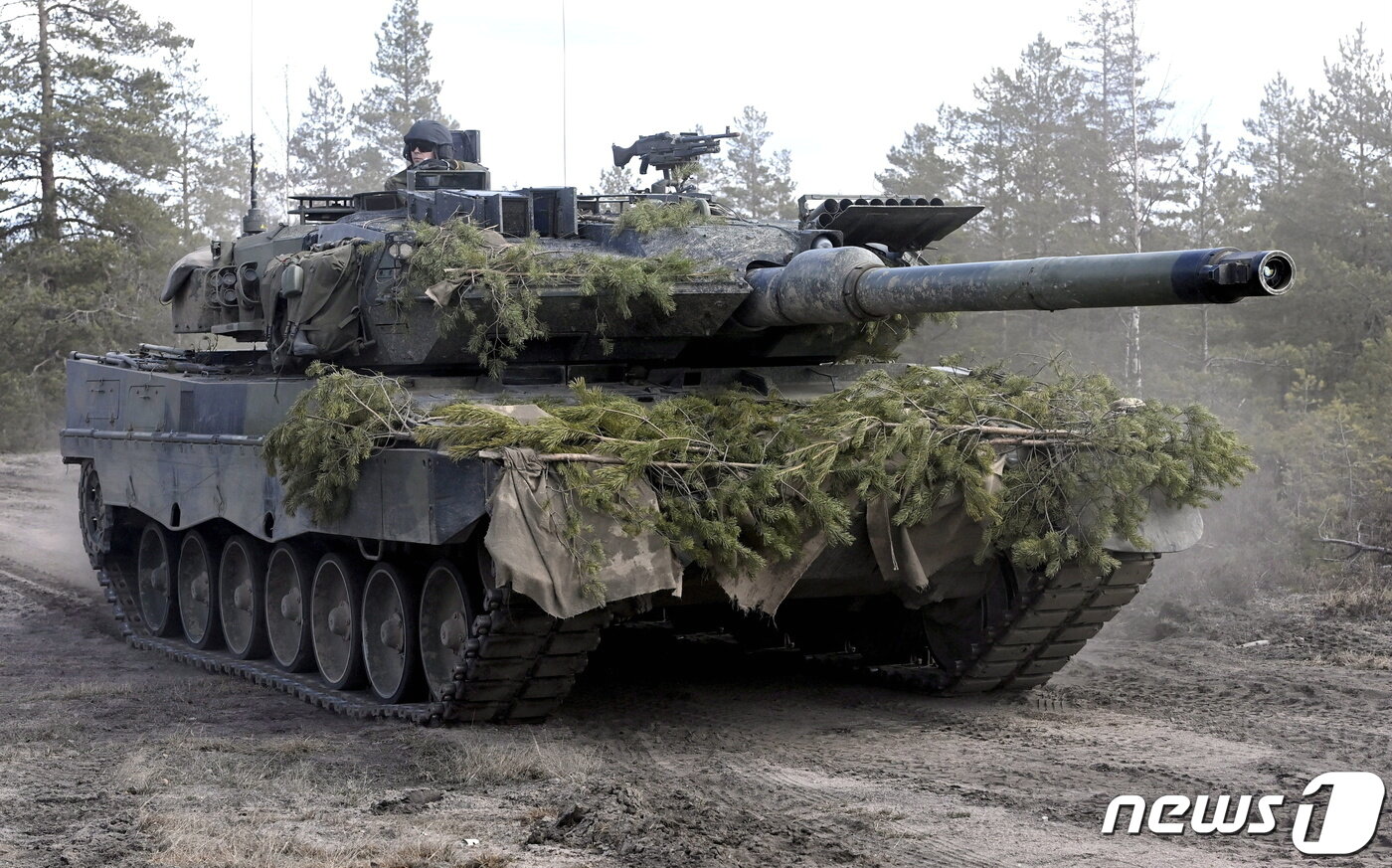 본문 이미지 - 독일 주력 전차 레오파드(Leopard) 모습 2022.05.04 ⓒ 로이터=뉴스1 ⓒ News1 정윤미 기자
