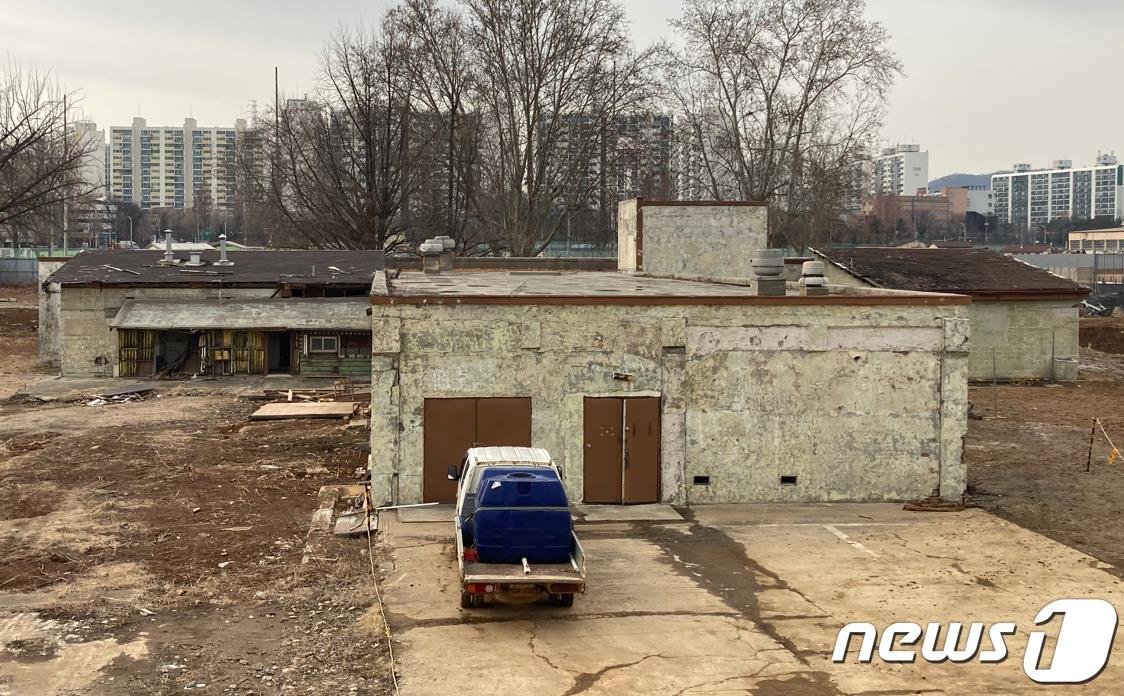 본문 이미지 - 인천 부평구 미군기지 캠프마켓 B구역 내에 있는 일제 조병창 병원건물.(인천시 제공)2023.12.22 ⓒ News1 박소영 기자