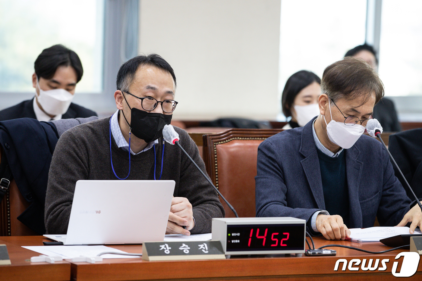 (서울=뉴스1) 유승관 기자 = 장승진 국민대 정치외교학과 교수가 19일 서울 여의도 국회에서 열린 제402회 국회(임시회) 제4차 정치개혁특별위원회 정치관계법개선소위원회 선거제도 …