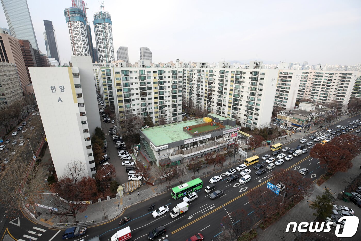 본문 이미지 -  서울 영등포구 여의도 한양아파트의 모습. 2023.1.19/뉴스1 ⓒ News1 이승배 기자