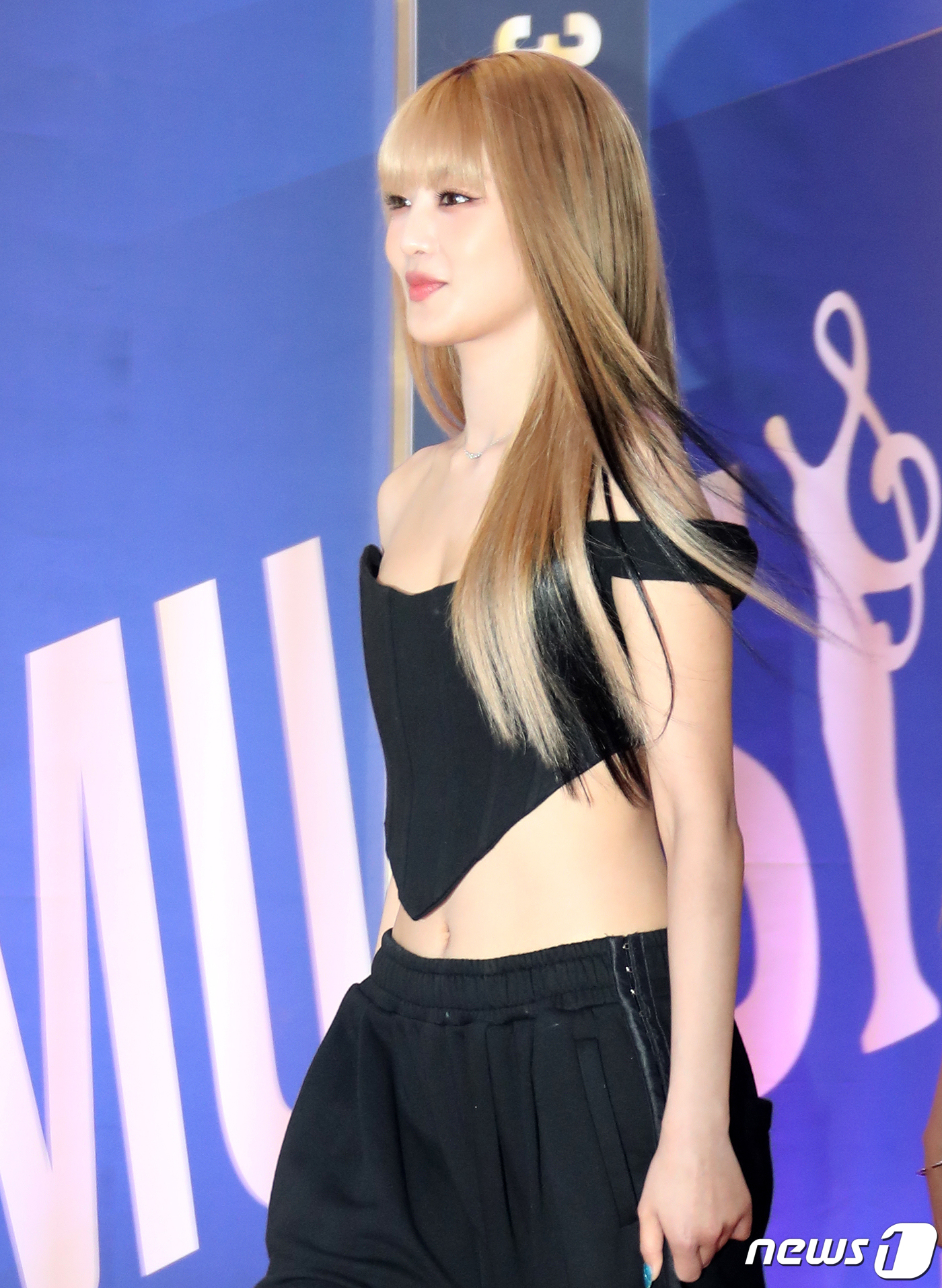 (서울=뉴스1) 권현진 기자 = (여자)아이들 민니가 19일 오후 서울 송파구 올림릭공원 케이스포돔에서 열린 ‘제32회 서울가요대상’ 레드카펫 행사에 참석하고 있다. 2023.1. …