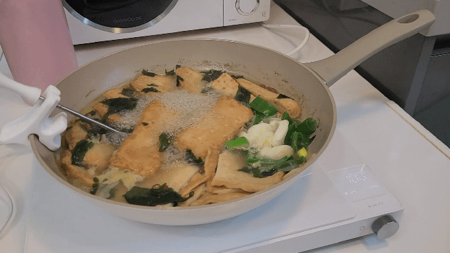 본문 이미지 -  쿠쿠 1구 셰프스틱 인덕션으로 오뎅탕을 끓이는 모습. ⓒ News1 김민석 기자 