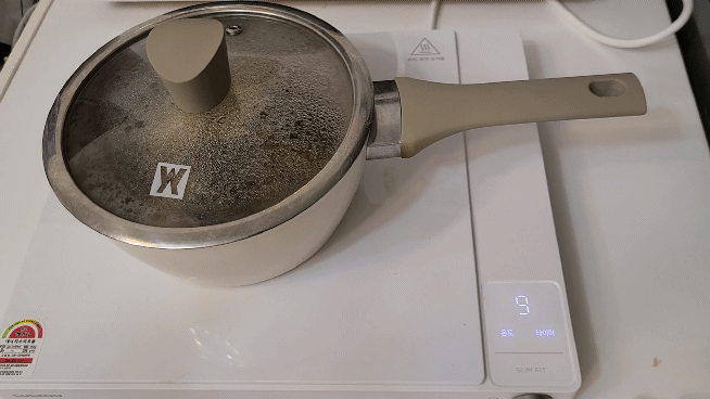 본문 이미지 - 냄비 지름이 14.6㎝보다 작아  쿠쿠 1구 셰프스틱이 작동하지 않는 모습 ⓒ News1 김민석 기자 