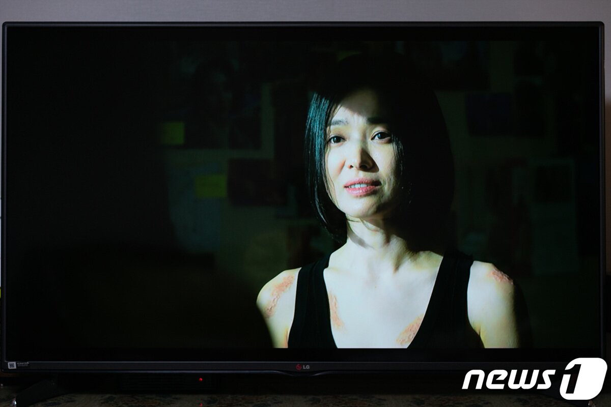 본문 이미지 - '연진아'를 연신 외치는 문동은의 대사가 고막에 내리꽂혔다. "신발은 벗어야지 연진아." 2023.1.22/뉴스1 ⓒ News1 이기범 기자