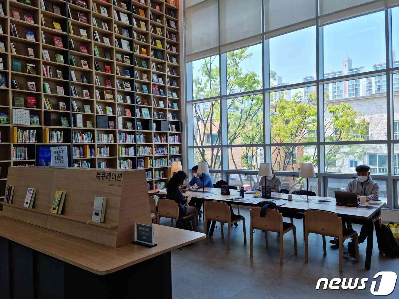 수지도서관 열람실 모습.(용인시 제공) © News1 김평석 기자