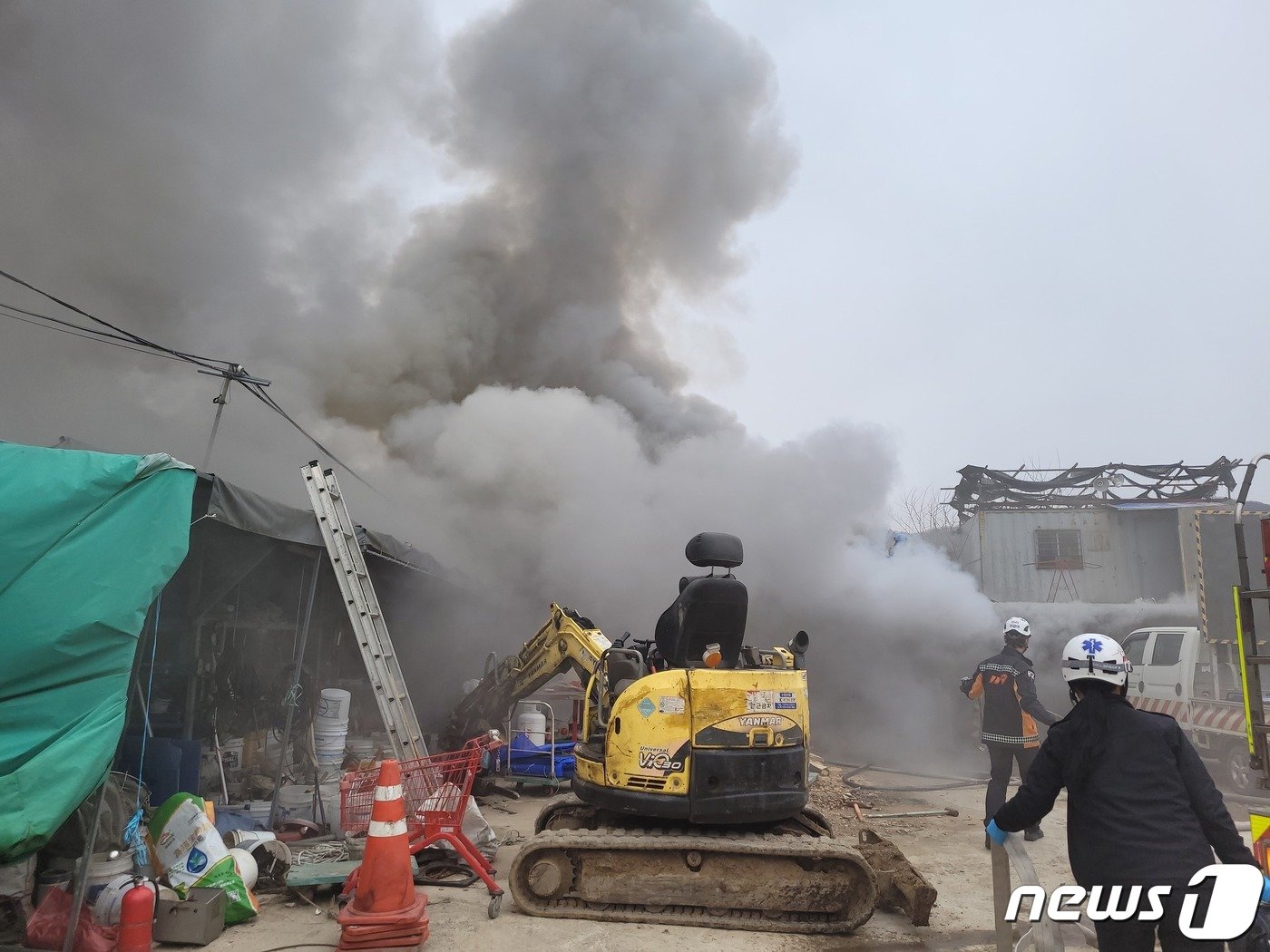 경기 광주시 건설자재보관소 화재 현장.&#40;경기도소방재난본부 제공&#41;