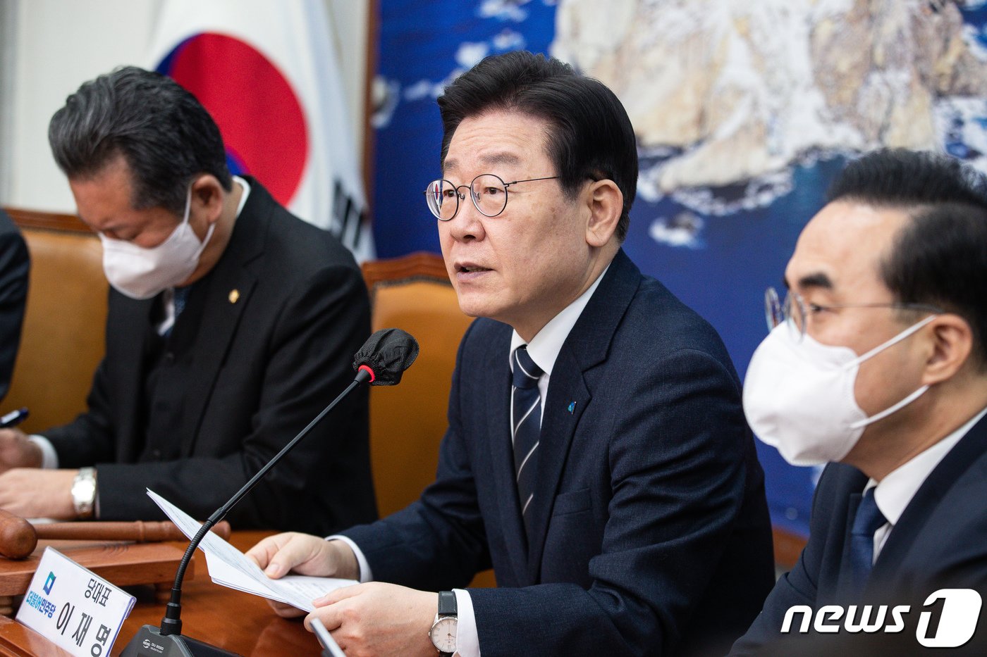 본문 이미지 - 이재명 더불어민주당 대표가 25일 서울 여의도 국회에서 열린 최고위원회의에서 모두 발언을 하고 있다. 2023.1.25/뉴스1 ⓒ News1 유승관 기자