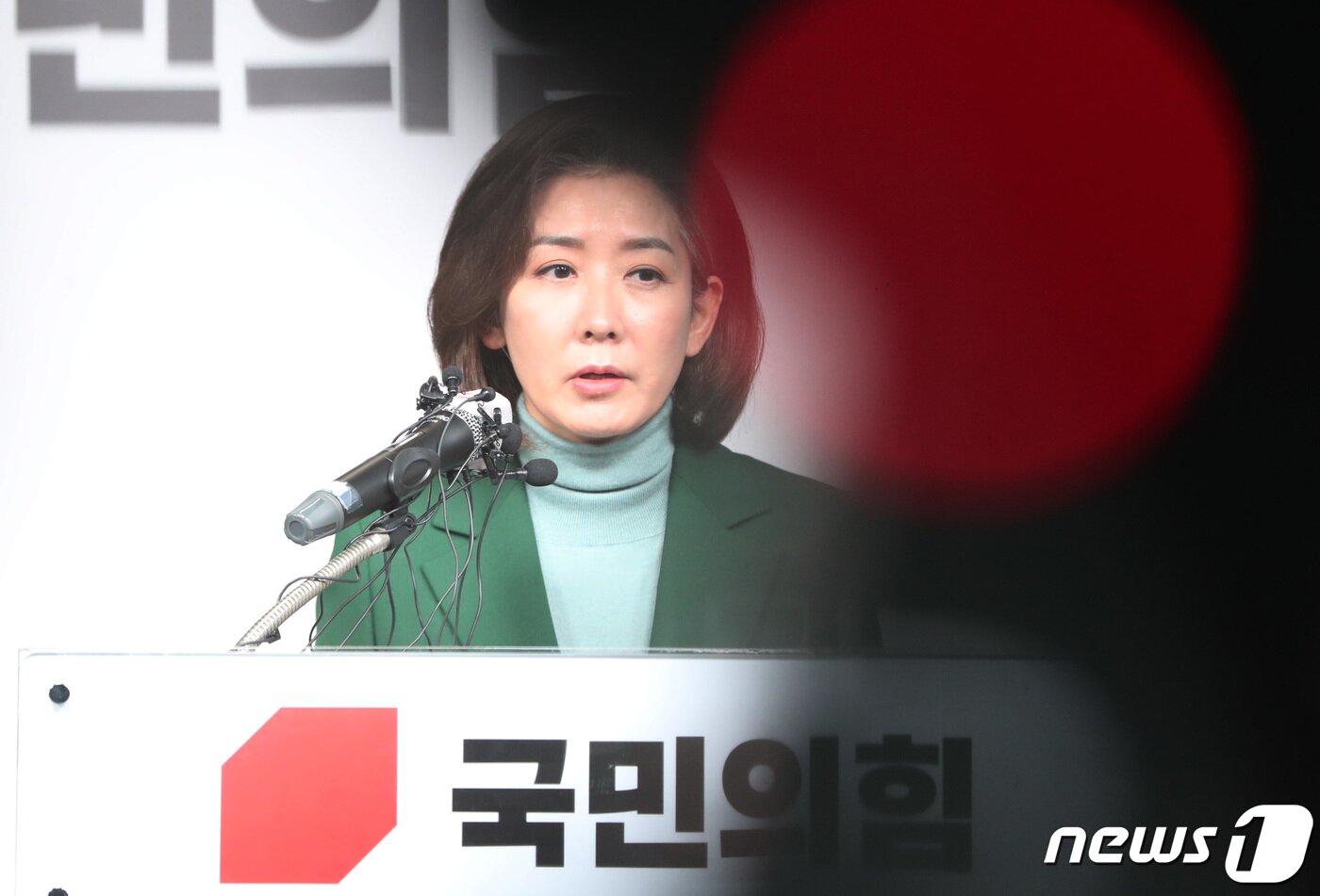 본문 이미지 - 국민의힘 3·8 전당대회 출마를 고심했던 나경원 전 의원이 25일 서울 여의도 국힘의힘 중앙당사에서 기자회견을 열고 전당대회 불출마 입장을 밝히고 있다. 2023.1.25/뉴스1 ⓒ News1 허경 기자