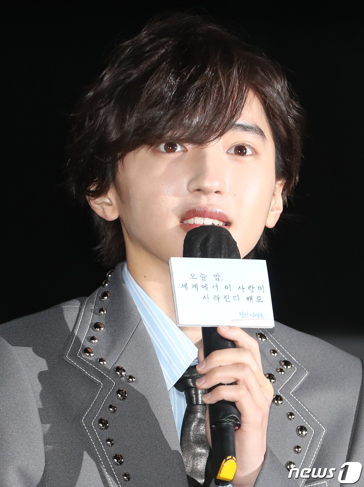 본문 이미지 - 배우 미치에다 슌스케(道枝駿佑)가 25일 서울 용산구 CGV 용산아이파크몰에서 열린 영화 '오늘 밤, 세계에서 이 사랑이 사라진다 해도' 내한 기자회견에서 인사말을 하고 있다. ⓒ News1 권현진 기자