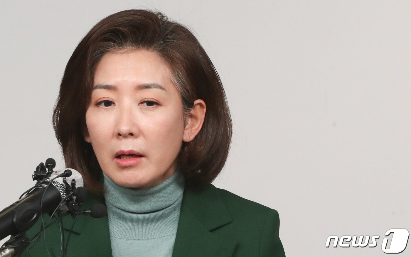 본문 이미지 - 국민의힘 3·8 전당대회 출마를 고심했던 나경원 전 의원이 25일 서울 여의도 국힘의힘 중앙당사에서 기자회견을 열고 전당대회 불출마 입장을 밝히고 있다. 2023.1.25/뉴스1 ⓒ News1 허경 기자