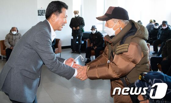 대한노인회 구미지회 방문한 김장호 구미시장
