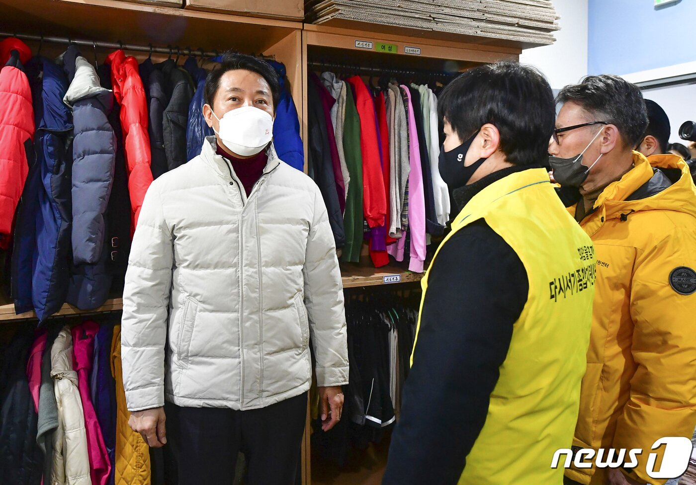 본문 이미지 - 오세훈 서울시장이 26일 오전 서울 중구 서울역희망지원센터를 방문해 취약계층 한파대책 점검을 하고 있다. (공동취재) 2023.1.26/뉴스1 ⓒ News1 김도우 기자