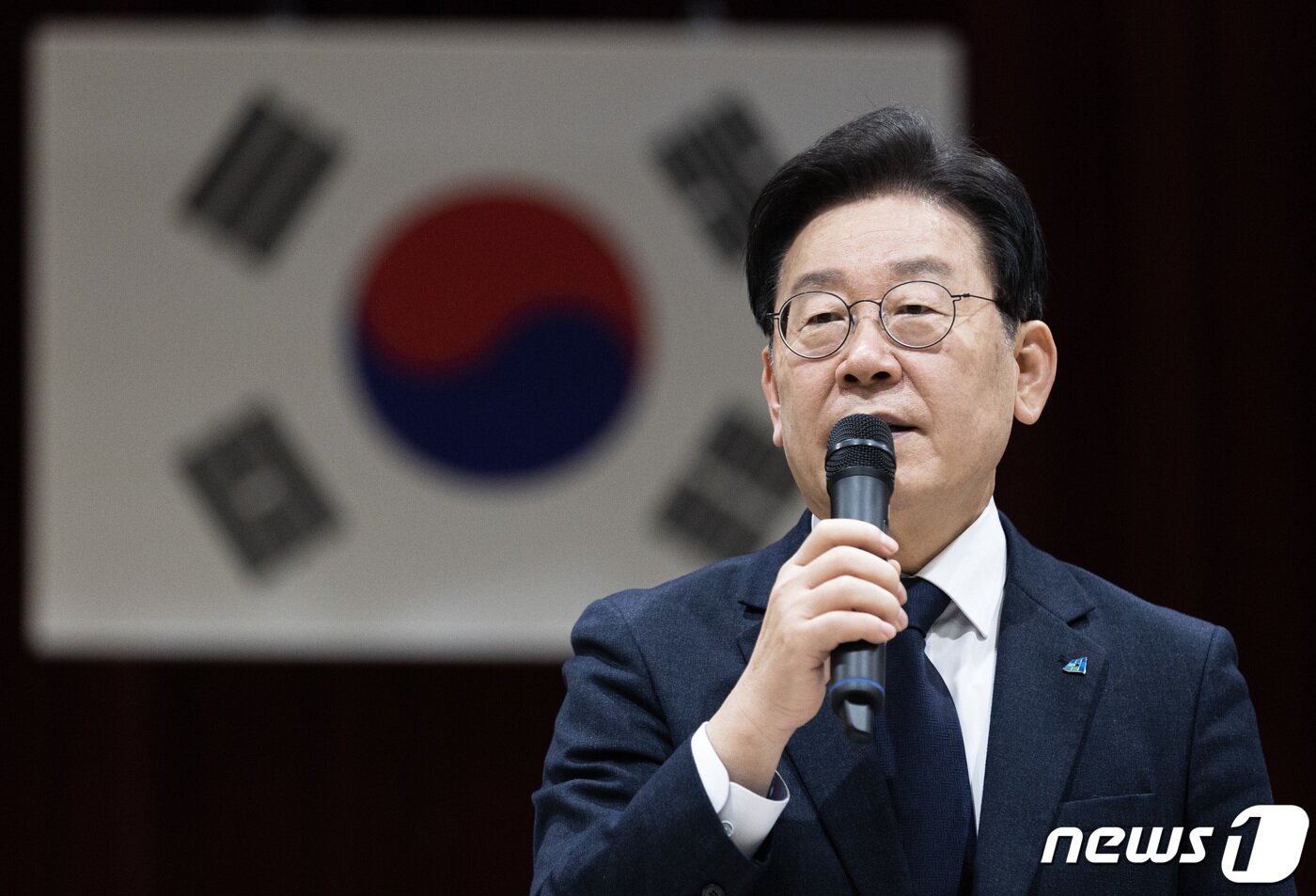 본문 이미지 - 이재명 더불어민주당 대표가 26일 오후 전북 정읍시 정우면 농업기술센터에서 열린 축산농민과의 정책간담회에서 발언을 하고 있다. 2023.1.26/뉴스1 ⓒ News1 이재명 기자