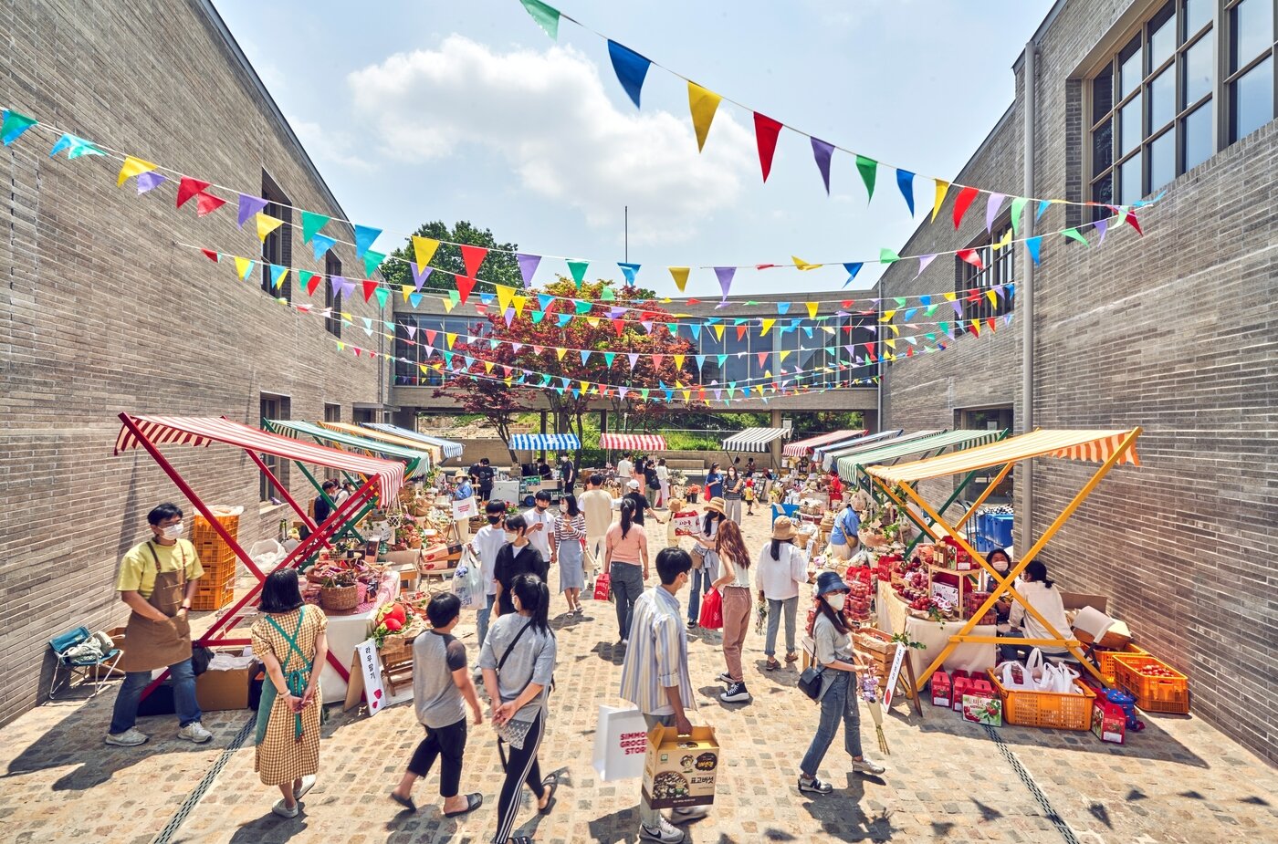 본문 이미지 - 직거래 장터인 '파머스 마켓'(시몬스 제공)