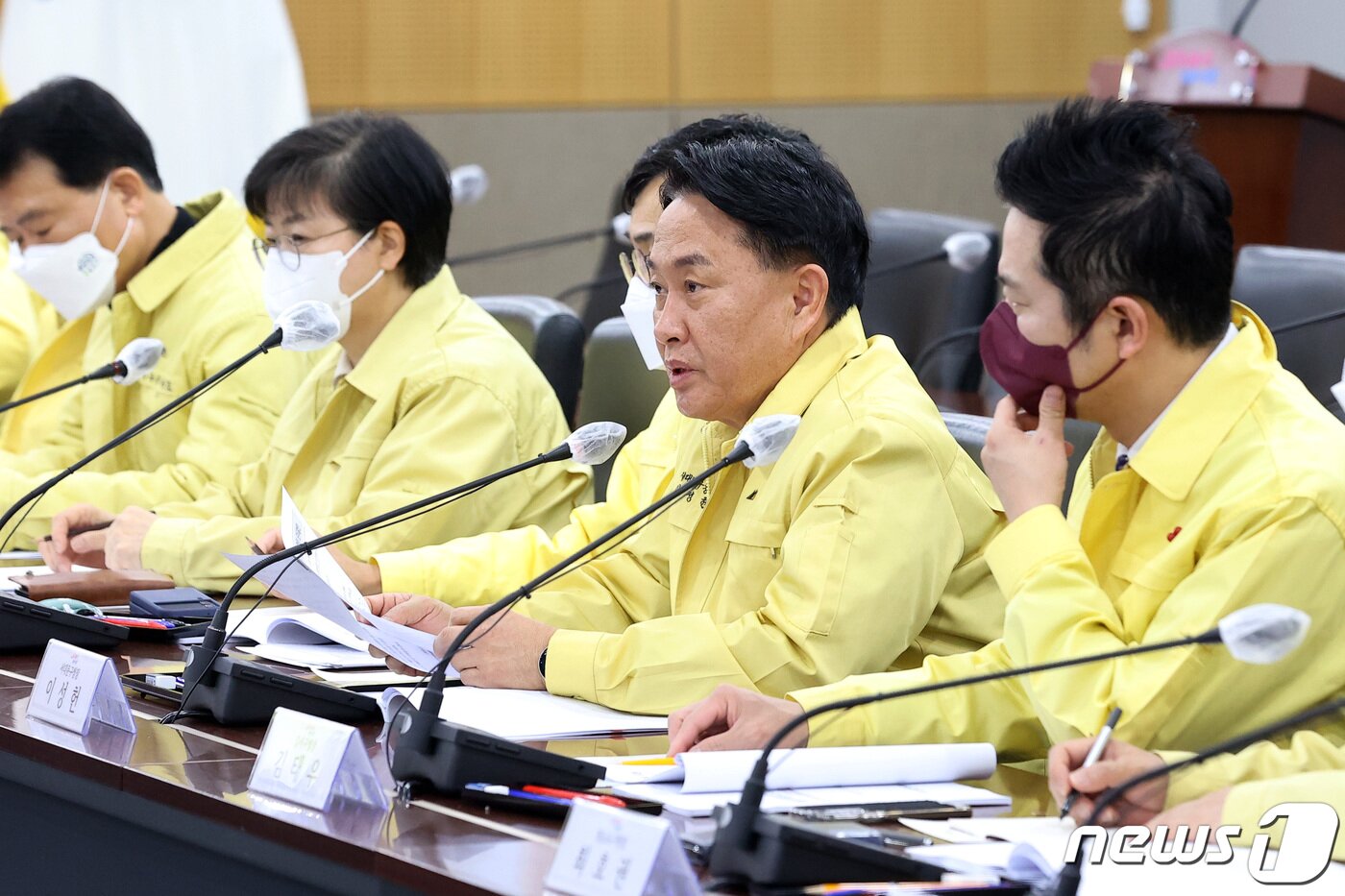 본문 이미지 - 서울시구청장협의회장인 이성헌 서대문구청장이 27일 서울시청에서 열린 한파 대응 민생 안전 시·자치구 구청장 회의에서 발언하고 있다. 2023.1.27/뉴스1 ⓒ News1 조태형 기자