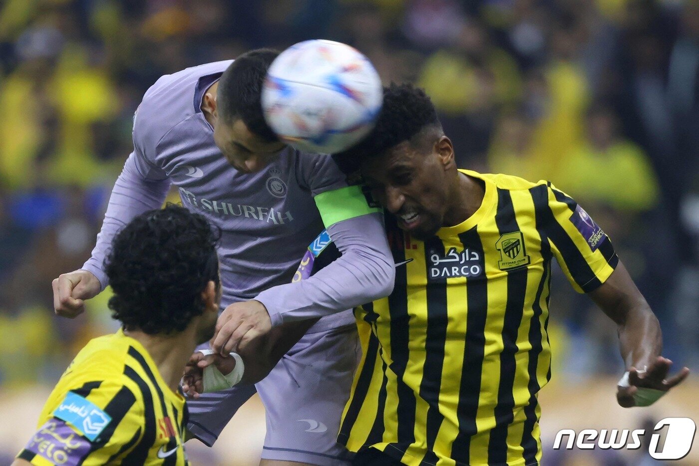 본문 이미지 - 알나스르 공격수 호날두(왼쪽). ⓒ AFP=뉴스1