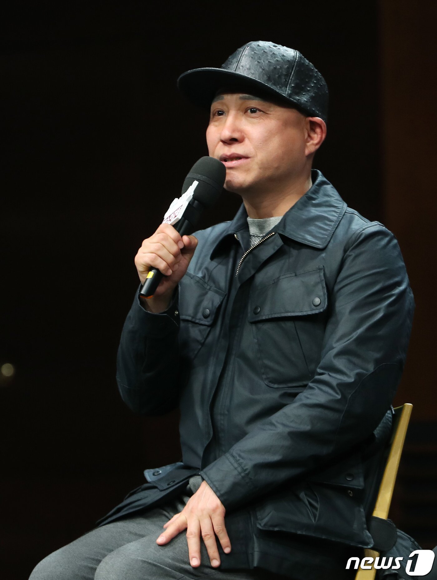 본문 이미지 - 백수찬 PD가 27일 오후 서울 마포구 MBC 골든마우스홀에서 열린 MBC 새 금토드라마 '꼭두의 계절'(극본 허준우/연출 백수찬) 제작발표회에서 인사말을 하고 있다. '꼭두의 계절'은 99년마다 인간에게 천벌을 내리러 이승에 내려오는 사신(死神) 꼭두(김정현 분)가 신비한 능력을 가진 왕진의사 한계절(임수향 분)을 만나 벌이는 판타지 로맨스물이다. 2023.1.27/뉴스1 ⓒ News1 권현진 기자