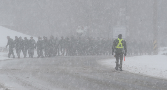 [오늘의 날씨]제주(25일, 목)…산지엔 15㎝ 눈, 해안엔 20㎜ 비'