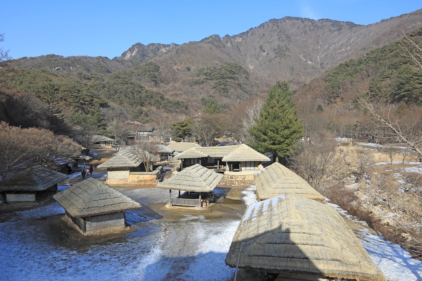 드라마 &#39;킹덤&#39; 속 상주읍성 성루에서 내려다 본 세트장&#40;한국관광공사 제공&#41;