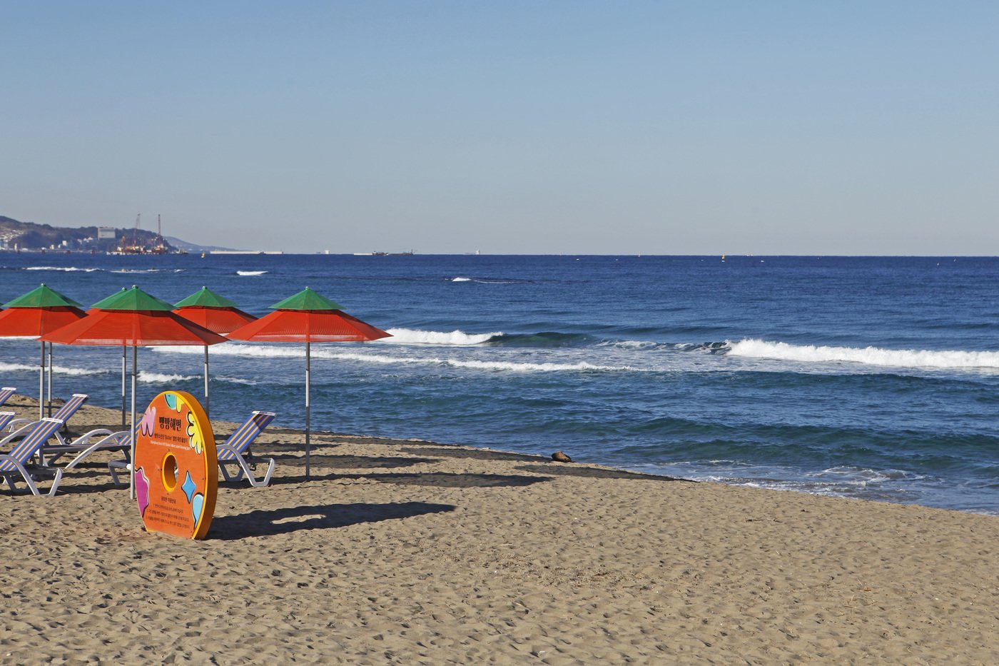 본문 이미지 - 제이홉이 &#39;합성&#39;같다 말한 맹방해변의 바다 빛깔&#40;한국관광공사 제공&#41;
