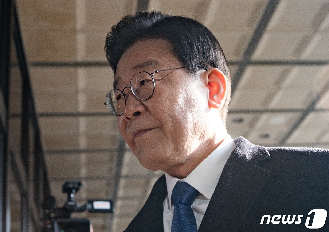본문 이미지 - 이재명 더불어민주당 대표가 대장동 개발 특혜 의혹 사건 관련 검찰 조사를 받기 위해 28일 오전 서울 서초구 서울중앙지방검찰청에 출석하고 있다. 2023.1.28/뉴스1 ⓒ News1 이재명 기자