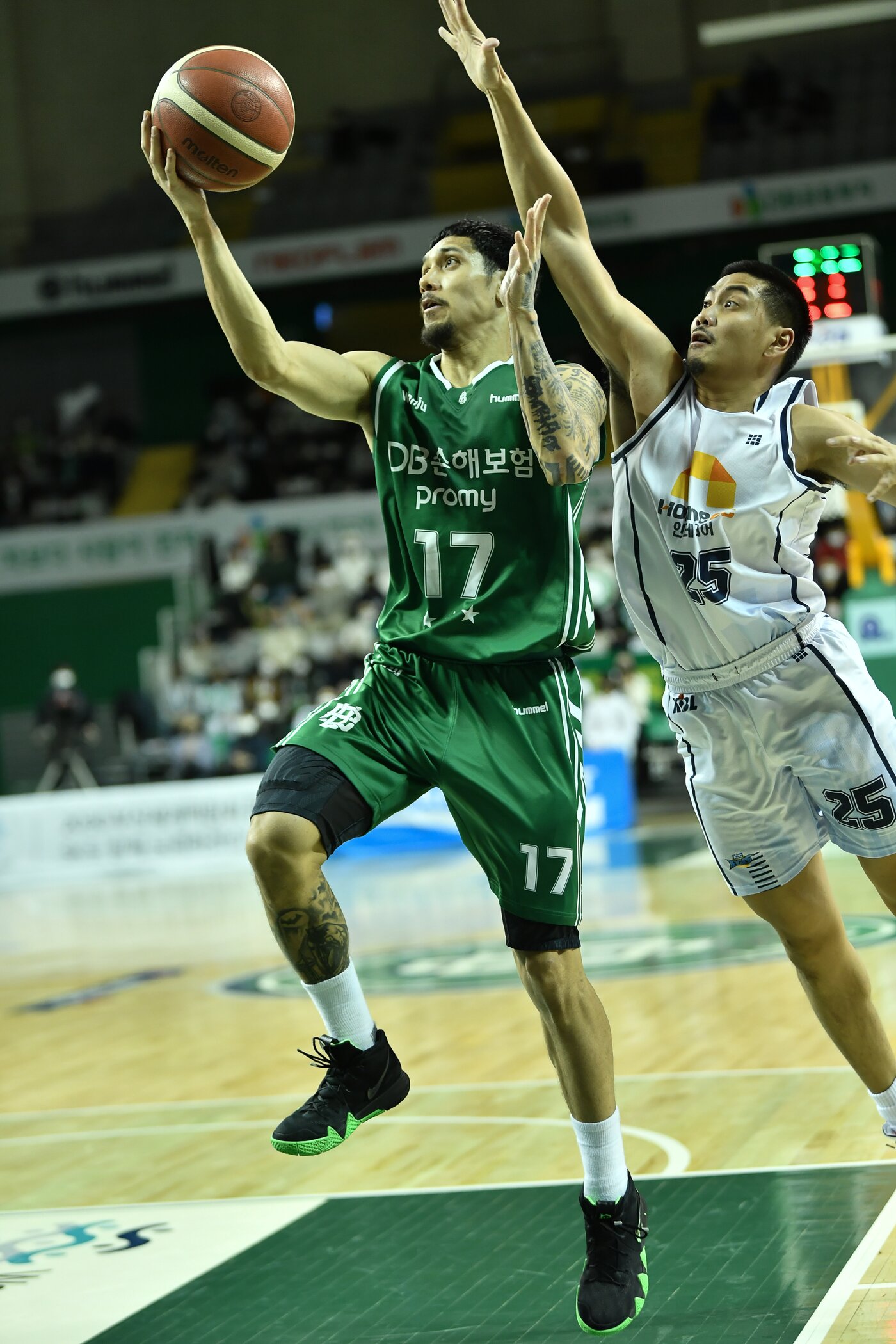 본문 이미지 - 원주 DB 이선 알바노가 28일 전주 KCC와 경기에서 슛을 쏘고 있다.(KBL 제공) 