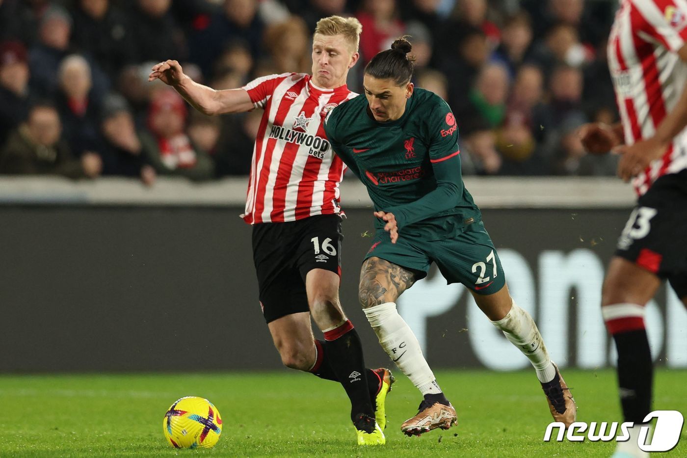 본문 이미지 - 다윈 누녜스(오른쪽)ⓒ AFP=뉴스1