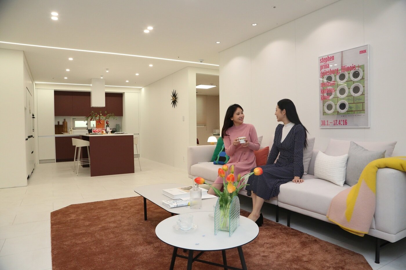 본문 이미지 - 한샘 리모델링 패키지 '슬림비비드' 거실 모습(한샘 제공)  