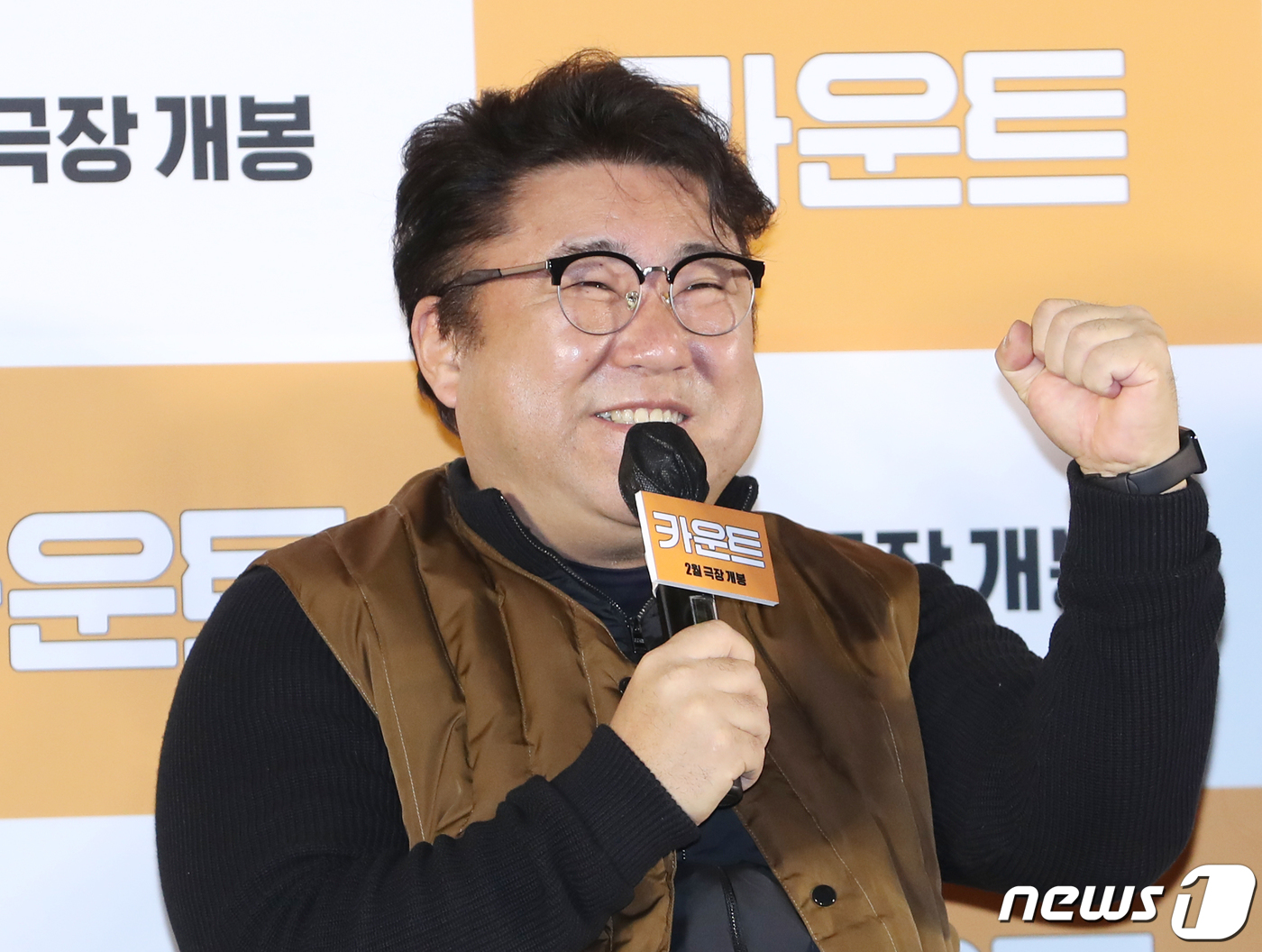 (서울=뉴스1) 권현진 기자 = 배우 고창석이 30일 서울 용산구 CGV 용산아이파크몰에서 열린 영화 '카운트' 제작보고회에서 파이팅을 외치고 있다.'카운트'는 금메달리스트 출신, …