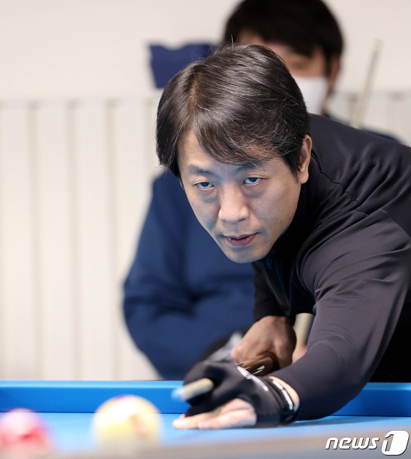 본문 이미지 - 30일 경기도 고양시 일산 PBC 캐롬당구클럽에서 열린 프롬 PBA 드림투어 2022-2023 시즌 결승전에서 우승을 차지한 전승래가 경기를 하고 있다. (PBA 투어 제공) 2023.1.31/뉴스1