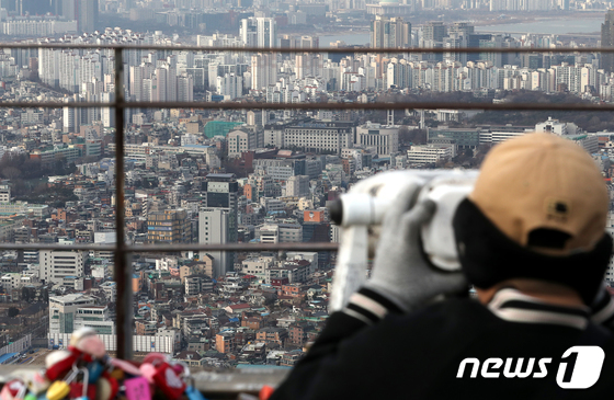 서울 남산에서 바라본 아파트 단지의 모습. 2023.1.31/뉴스1 © News1 김진환 기자