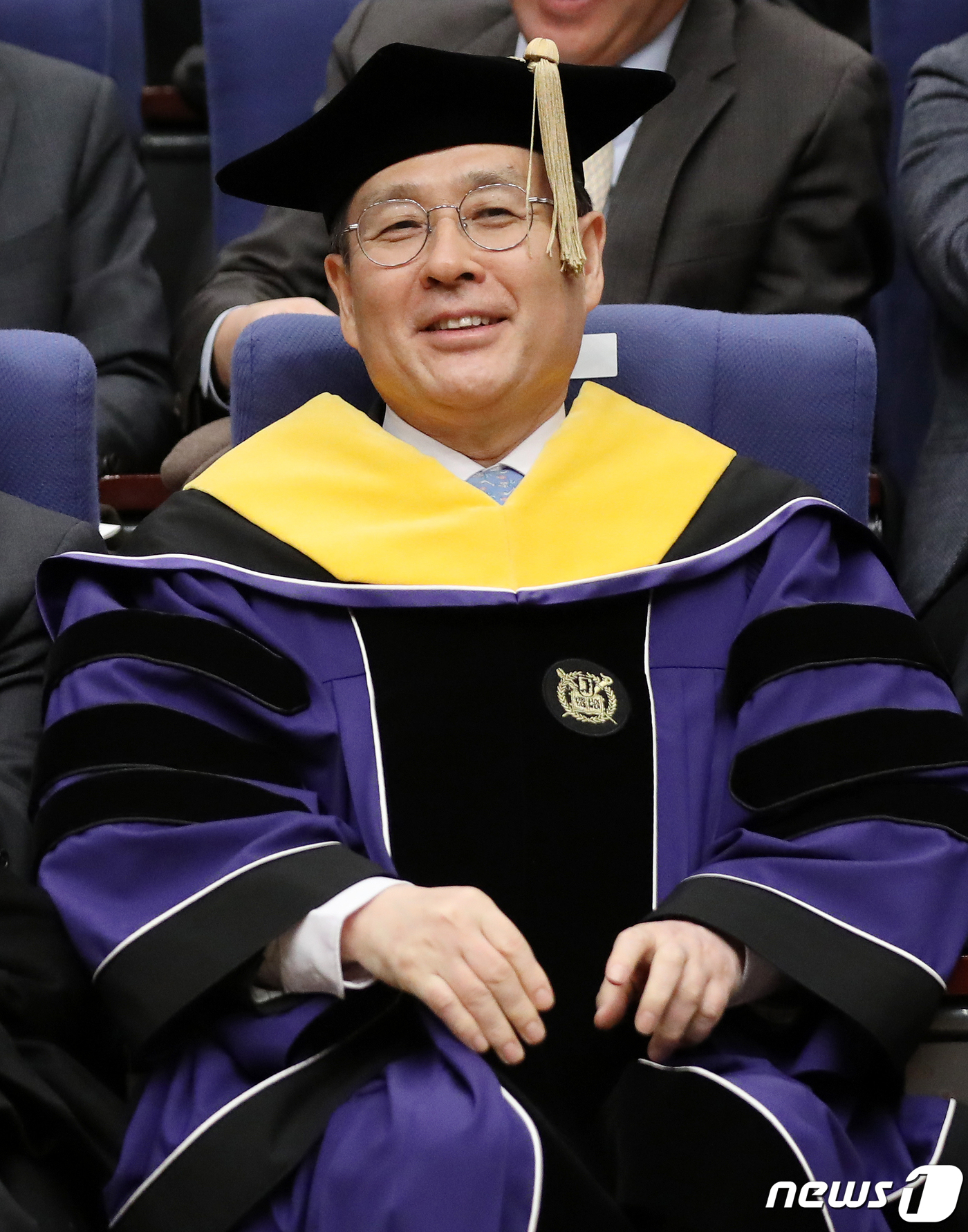 (서울=뉴스1) 김진환 기자 = 오세정 서울대학교 총장이 31일 오후 서울 관악구 서울대학교 관악캠퍼스 문화관에서 열린 이임식을 마친 후 미소를 짓고 있다. 2023.1.31/뉴스 …