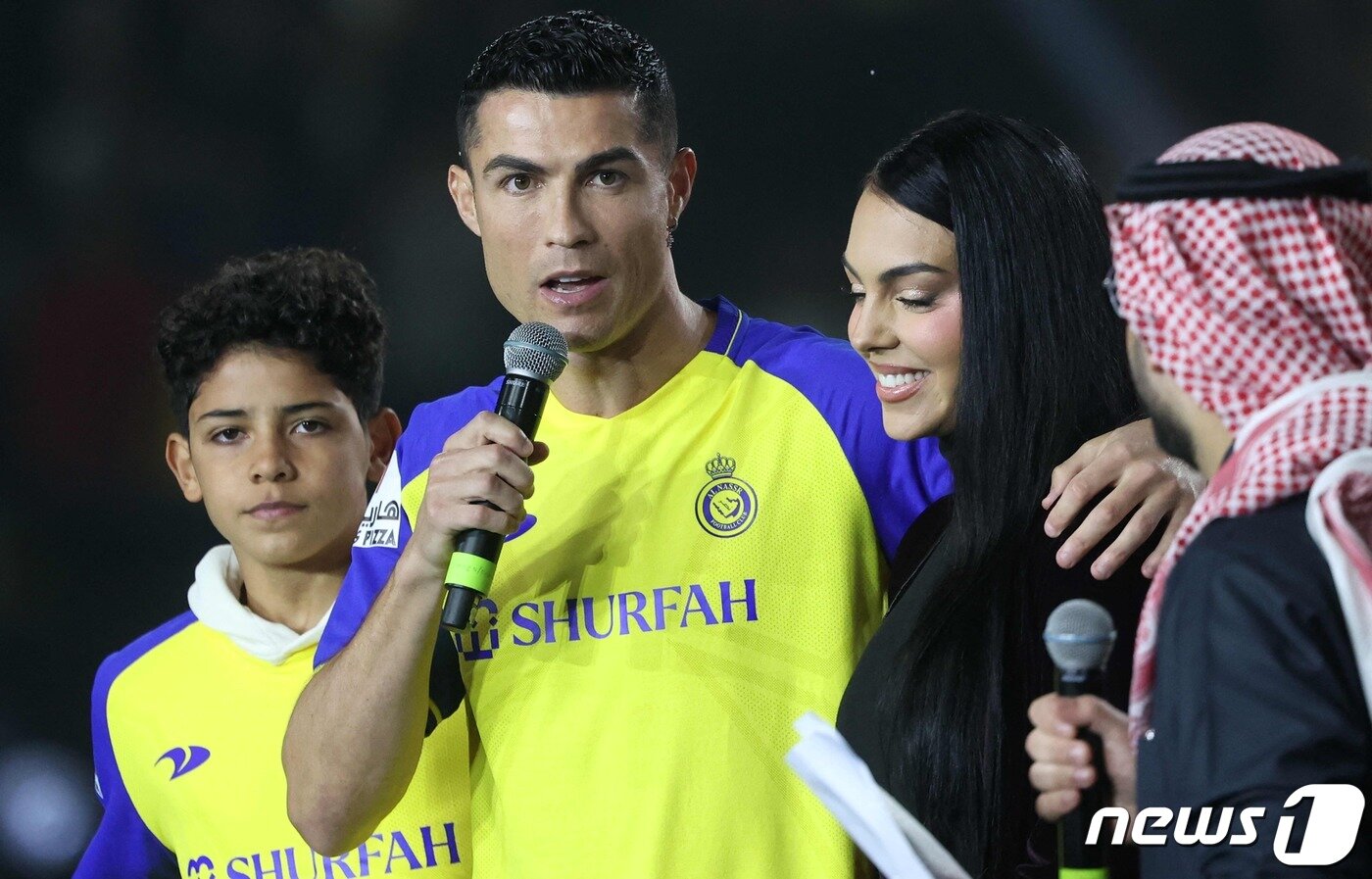 본문 이미지 - 크리스티아누 호날두와 조지나 로드리게스. 2023.1.3. ⓒ AFP=뉴스1 ⓒ News1 김성식 기자