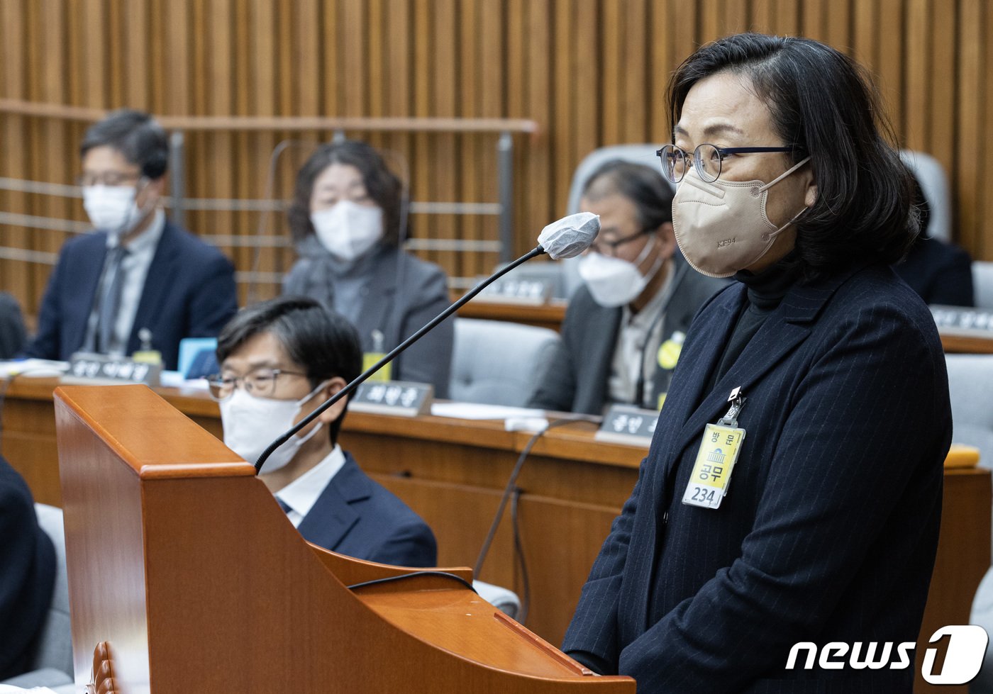 최재원 용산구 보건소장이 국회의 이태원 참사 2차 청문회에서 의원 질의에 답하고 있다. 2023.1.6/뉴스1 ⓒ News1 이재명 기자