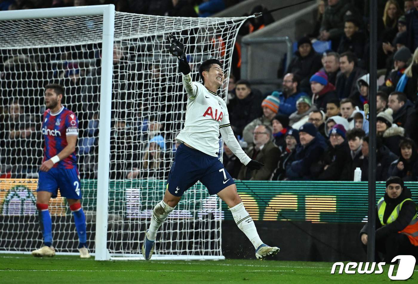 본문 이미지 - 토트넘 홋스퍼의 손흥민(가운데) ⓒ AFP=뉴스1