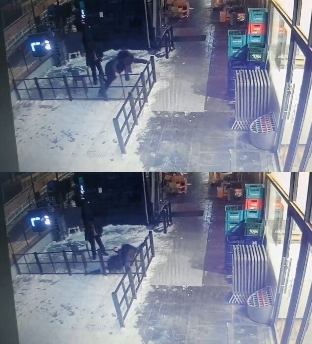 본문 이미지 - 빙판에서 손주와 아이스스케이트 타듯 미끄러지는 놀이를 하다가 넘어진 할머니. (네이버 카페 '아프니까 사장이다' 갈무리)