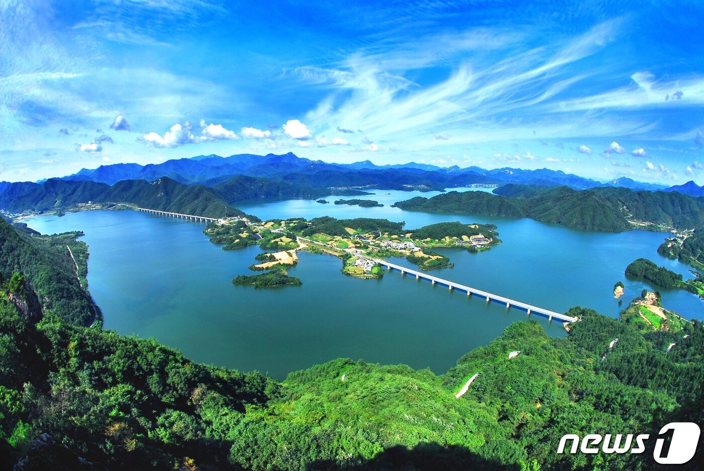 본문 이미지 - 전북 진안군에 소재한 용담호 전경 ⓒ News1 김동규 기자
