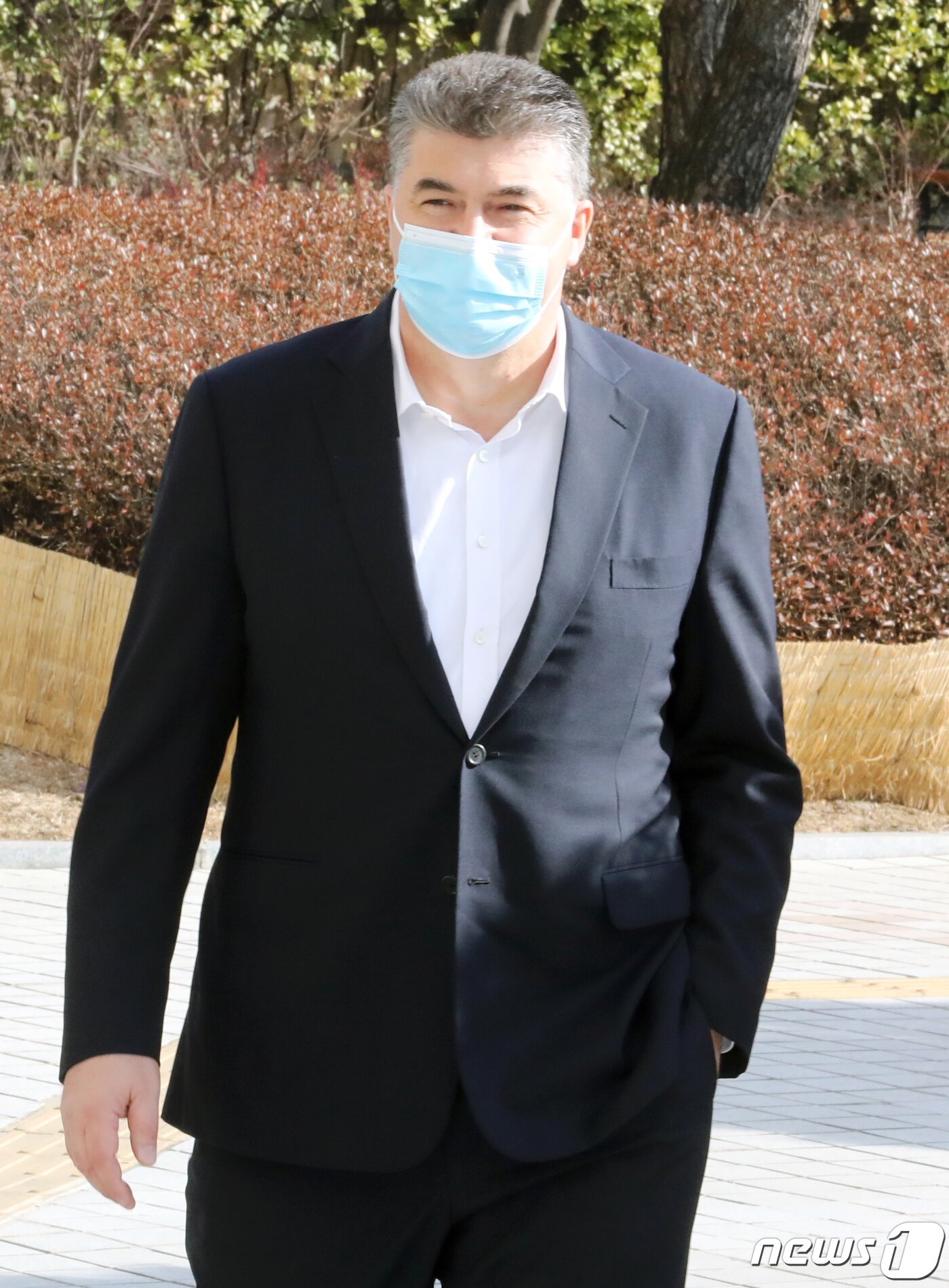 본문 이미지 - 노동자 1719명을 불법 파견한 혐의로 불구속 기소된 카허 카젬 전 한국지엠 사장/뉴스1 ⓒ News1 정진욱 기자