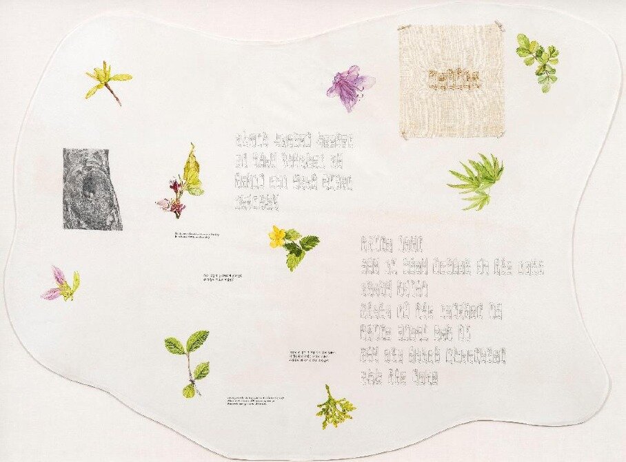 본문 이미지 -  이강승, 무제 (나쁘게 말하다), 2022, 양피지에 흑연 수채 앤틱 24k 금실 천연 진주, 85 x 110 cm (갤러리현대 제공)