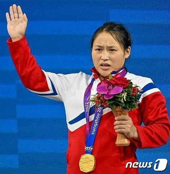 북한, 아시안게임 '역도 금메달' 리성금 소식 보도