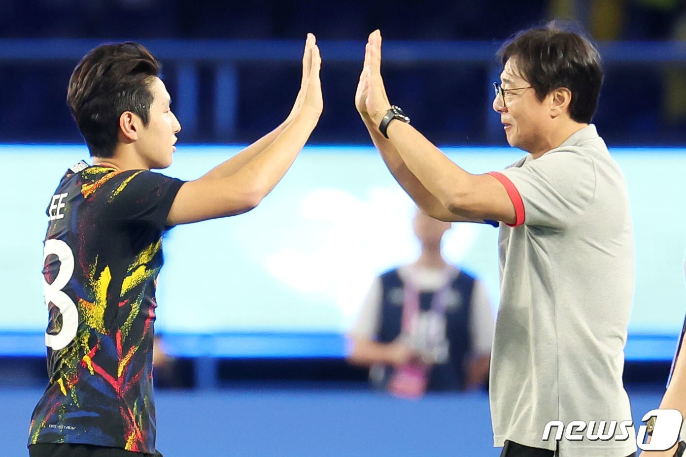 본문 이미지 - 황선홍 감독과 이강인. /뉴스1 DB ⓒ News1 민경석 기자