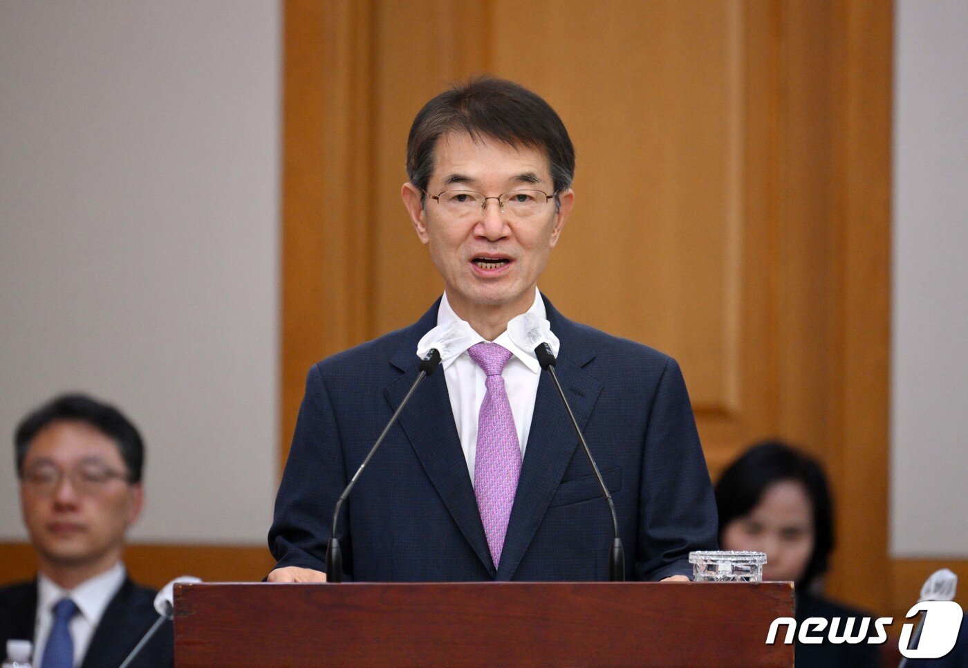 본문 이미지 - 안철상 대법원장 권한대행이 10일 오전 서울 서초동 대법원에서 열린 국회 법제사법위원회 대법원 및 법원행정처 등 산하기관에 대한 국정감사에서 인사말을 하고 있다. 2023.10.10/뉴스1 ⓒ News1 국회사진취재단