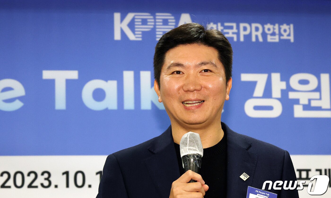 본문 이미지 - 유승민 국제올림픽위원회&#40;IOC&#41; 위원이 10일 서울 중구 프레스센터에서 열린 2024 강원 동계청소년올림픽 성공 개최를 위한 PR 토크에서 인사말을 하고 있다. 2023.10.10/뉴스1 ⓒ News1 이동해 기자