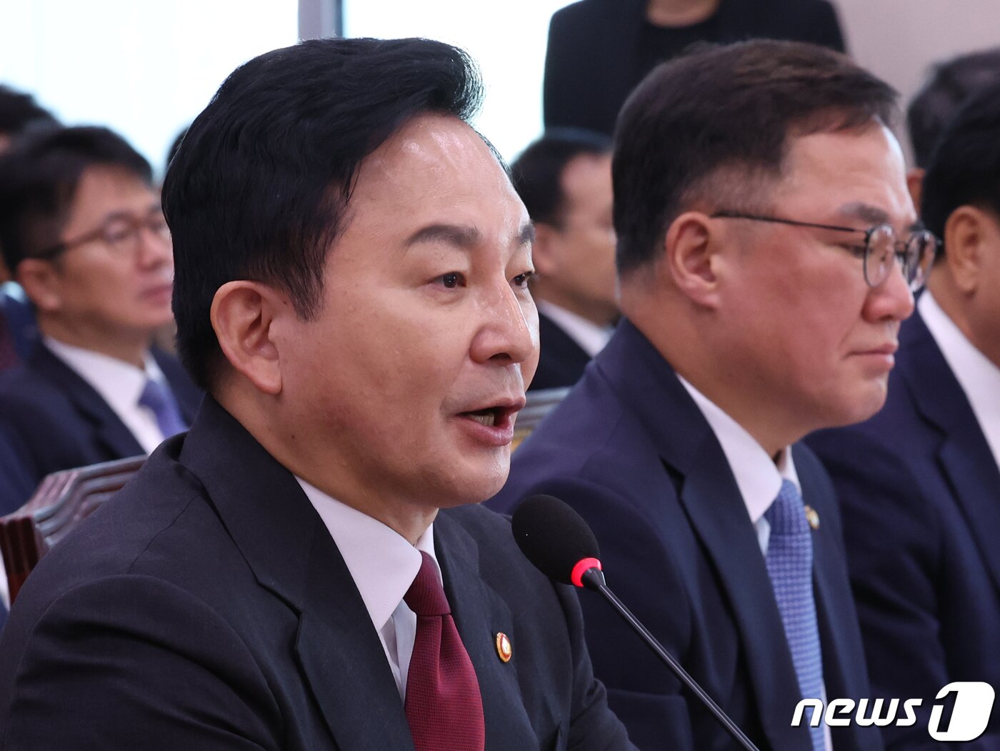 본문 이미지 - 원희룡 국토교통부 장관이 10일 서울 여의도 국회에서 열린 국토교통위원회 국정감사에서 의원들의 질의에 답변하고 있다. 2023.10.10/뉴스1 ⓒ News1 송원영 기자