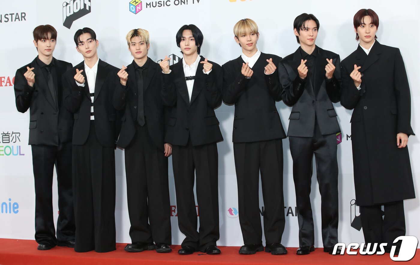 본문 이미지 - 라이즈가 10일 오후 인천 남동구 소래로 인천남동체육관에서 열린 '2023 더팩트 뮤직 어워즈'(2023 TMA) 레드카펫 행사에 참석해 포즈를 취하고 있다. 2023.10.10/뉴스1 ⓒ News1 권현진 기자