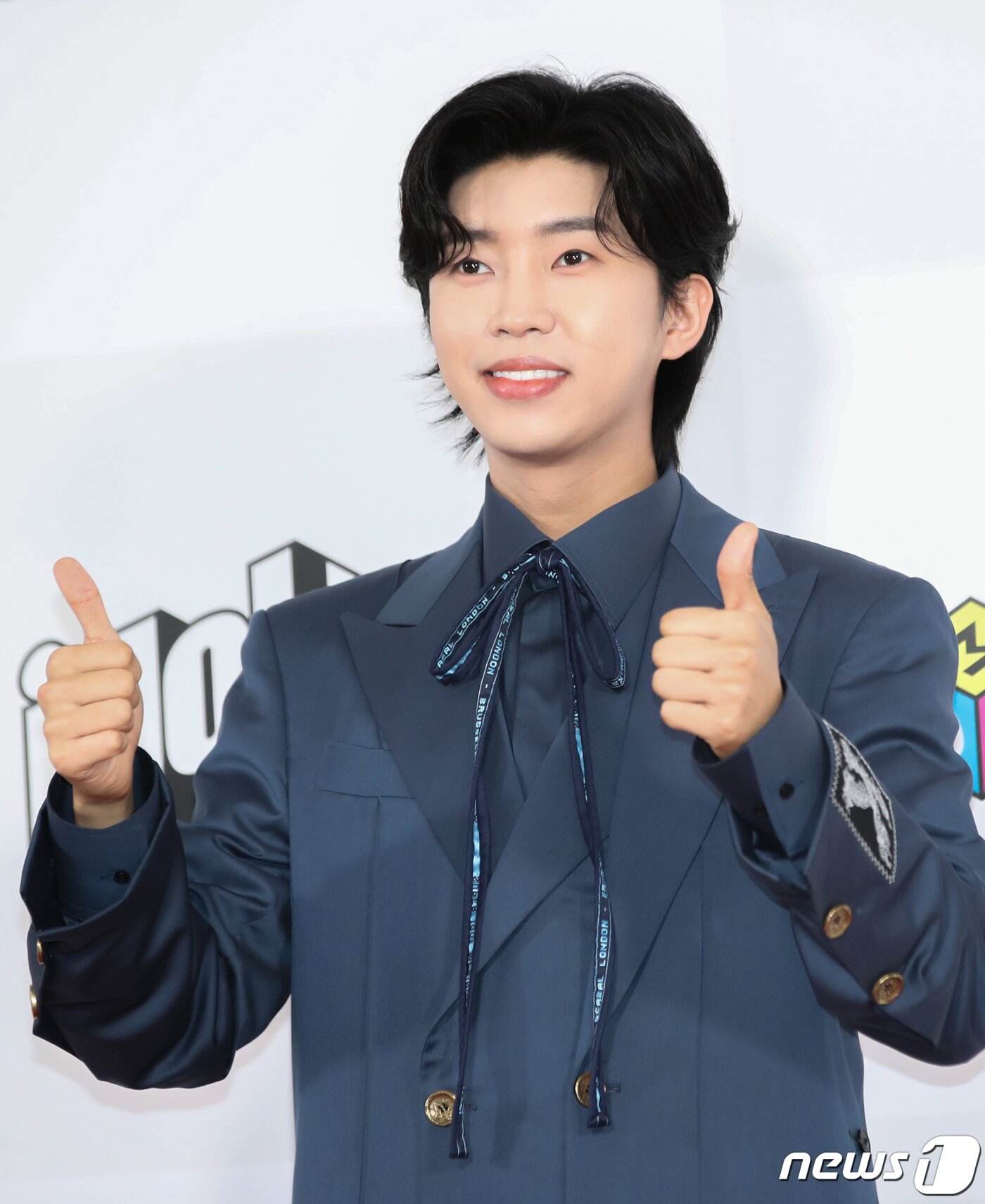 본문 이미지 - 가수 임영웅이 10일 오후 인천 남동구 소래로 인천남동체육관에서 열린 '2023 더팩트 뮤직 어워즈'(2023 TMA) 레드카펫 행사에 참석해 포즈를 취하고 있다. 2023.10.10/뉴스1 ⓒ News1 권현진 기자