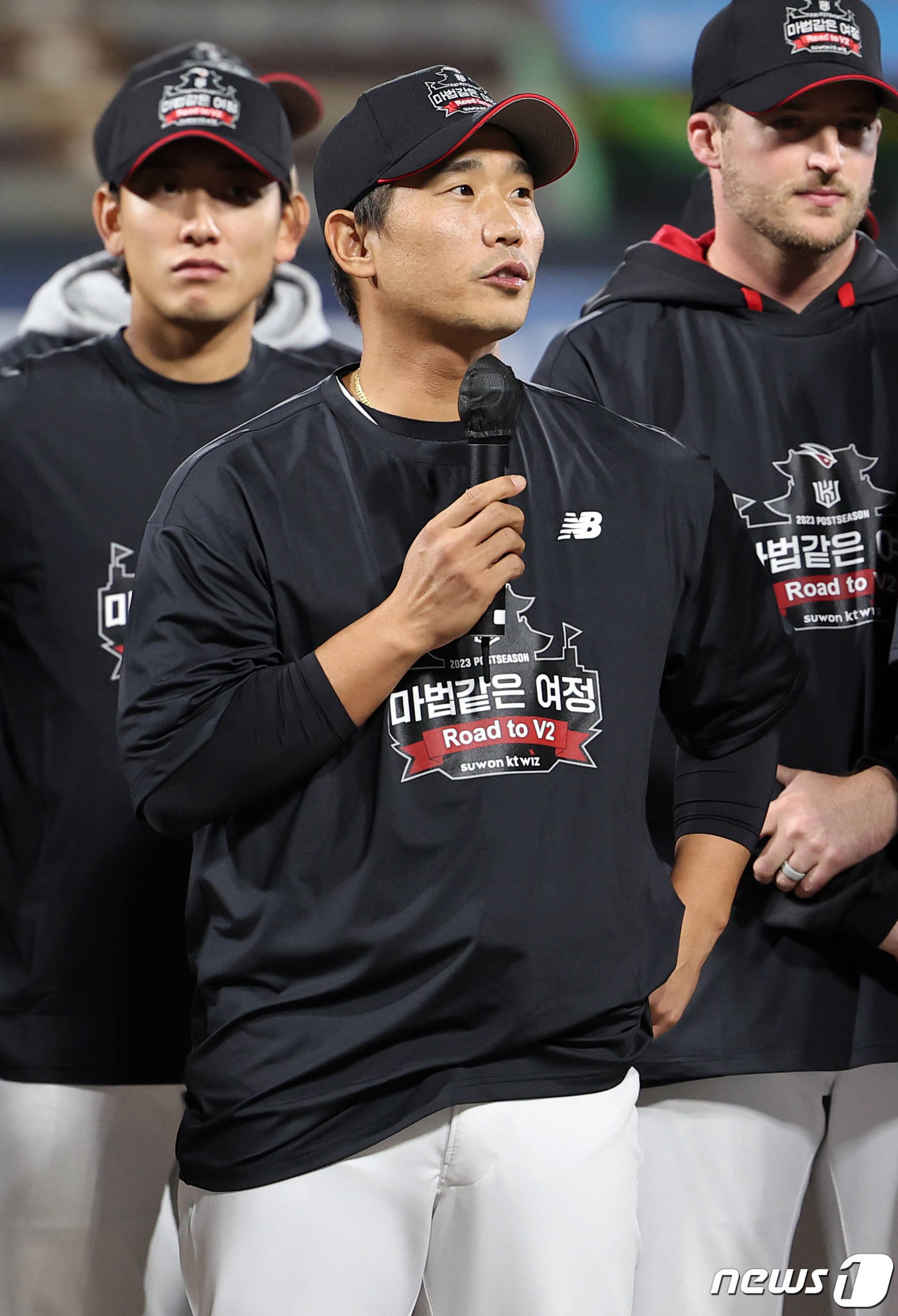 (수원=뉴스1) 김진환 기자 = kt 위즈 박경수가 10일 오후 경기 수원시 장안구 KT위즈파크에서 열린 ‘2023 신한은행 SOL KBO리그’ 두산 베어스와의 경기 후 열린 출정 …